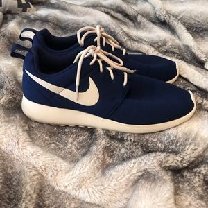 Woman’s Size 10 Nike’s